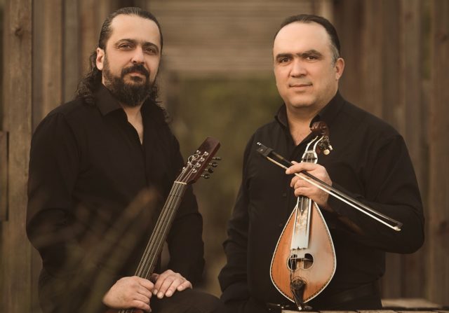 Κρητική βραδιά με τον Κώστα Κακουδάκη και το Μιχάλη Πετσάκη