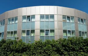 Καταγγελία από νοσηλεύτριες: Ανήλικα φιλοξενούνται στην Παιδιατρική Κλινική του Νοσοκομείου Ρεθύμνου μαζί με νοσηλευόμενα παιδιά