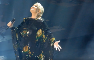 Έφυγε από τη ζωή η Μαρινέλλα – Ο μύθος του ελληνικού τραγουδιού περνά στην αιωνιότητα