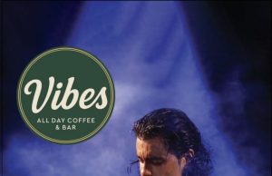 O Μιχάλης Τζουγανάκης ζωντανά στο Vibes All Day Coffee & Bar