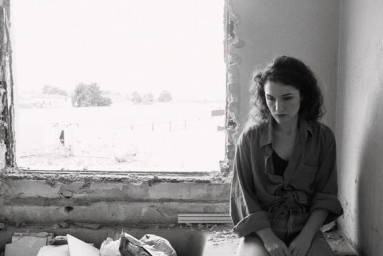 Η παράσταση «Πάντοτε Ζήλευα τα Αποδημητικά Πουλιά» έρχεται στο Φεστιβάλ Αντίβαρο