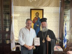 Το νέο του βιβλίο προσέφερε στον Μητροπολίτη Ρεθύμνης και Αυλοποτάμου κ. Πρόδρομο ο Αντώνης Τσουρδαλάκης