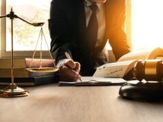 Η εμπιστοσύνη δοκιμάζεται: Το πρόβλημα της αδιαφάνειας στη σχέση πολίτη – δικηγόρου