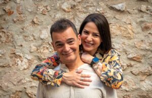 Η παράσταση «CHECK IN για 2» του Μάκη Τσούφη, με την Ιωάννα Πηλιχού και τον Κωνσταντίνο Καζάκο έρχεται στην Κρήτη