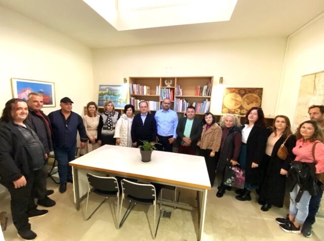 Η πρώτη δανειστική βιβλιοθήκη μεταναστών λειτουργεί στο Γραφείο Διαπολιτισμικής Μεσολάβησης του Κέντρου Κοινότητας Δήμου Ρεθύμνης