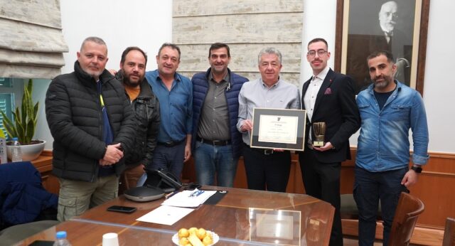 Ο βραβευμένος νέος Ευρωπαίος Σεφ για το 2025 Γιάννης Λιαπάκης επισκέφθηκε τον Περιφερειάρχη Κρήτης