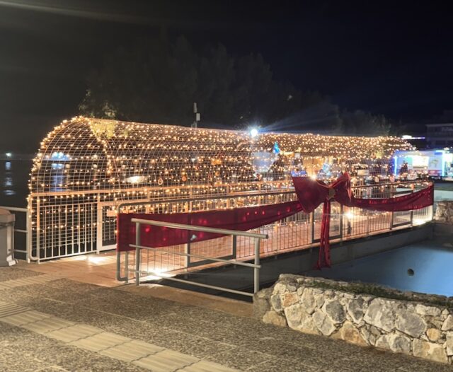 Με την πρώτη Χριστουγεννιάτικη φωταγώγηση ξεκίνησαν οι εορταστικές δράσεις στον Πλακιά