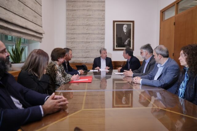 «Η Κρήτη για όλους»: Προγραμματική σύμβαση Περιφέρειας Κρήτης και ΕΛΜΕΠΑ για την κατάρτιση 500 εργαζομένων σε θέματα προσβασιμότητας ΑμεΑ