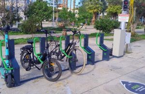 «Κλείδωσε, φόρτισε, συνέχισε»: Το Ρέθυμνο επενδύει στην έξυπνη μικροκινητικότητα