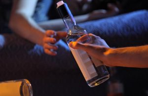 Ανήλικος στο νοσοκομείο Ρεθύμνου με συμπτώματα μέθης – Τρεις συλλήψεις