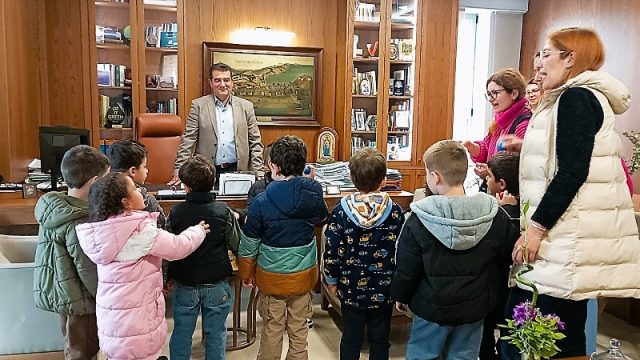 Τα παιδιά του νηπιαγωγείου «Μορμόλης» έψαλαν τα κάλαντα του Λαζάρου στο Δημαρχείο Δήμου Ρεθύμνης