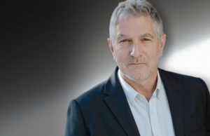 Την κυβέρνηση και την ΕΥΠ «δείχνει» ο Ντίλιαν για τις υποκλοπές