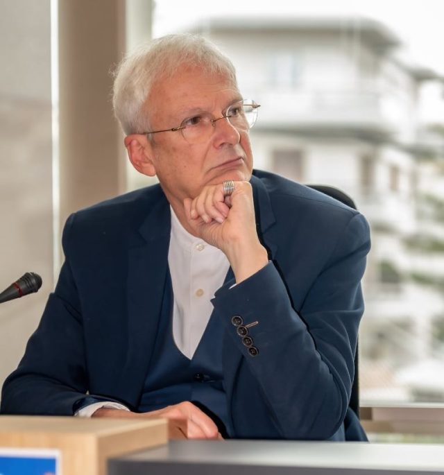 ΜΑΝΟΣ ΤΣΑΚΩΝΑΣ