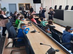 Γιορτινές ευχές με χειροποίητες κατασκευές στον Δήμαρχο από τα παιδιά του ΚΔΑΠ του Δήμου Ρεθύμνης