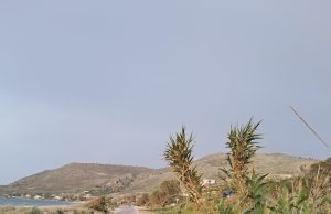 Διαρροή νερού εδώ και μήνες στην παραλία Επισκοπής καταγγέλλει κάτοικος της περιοχής